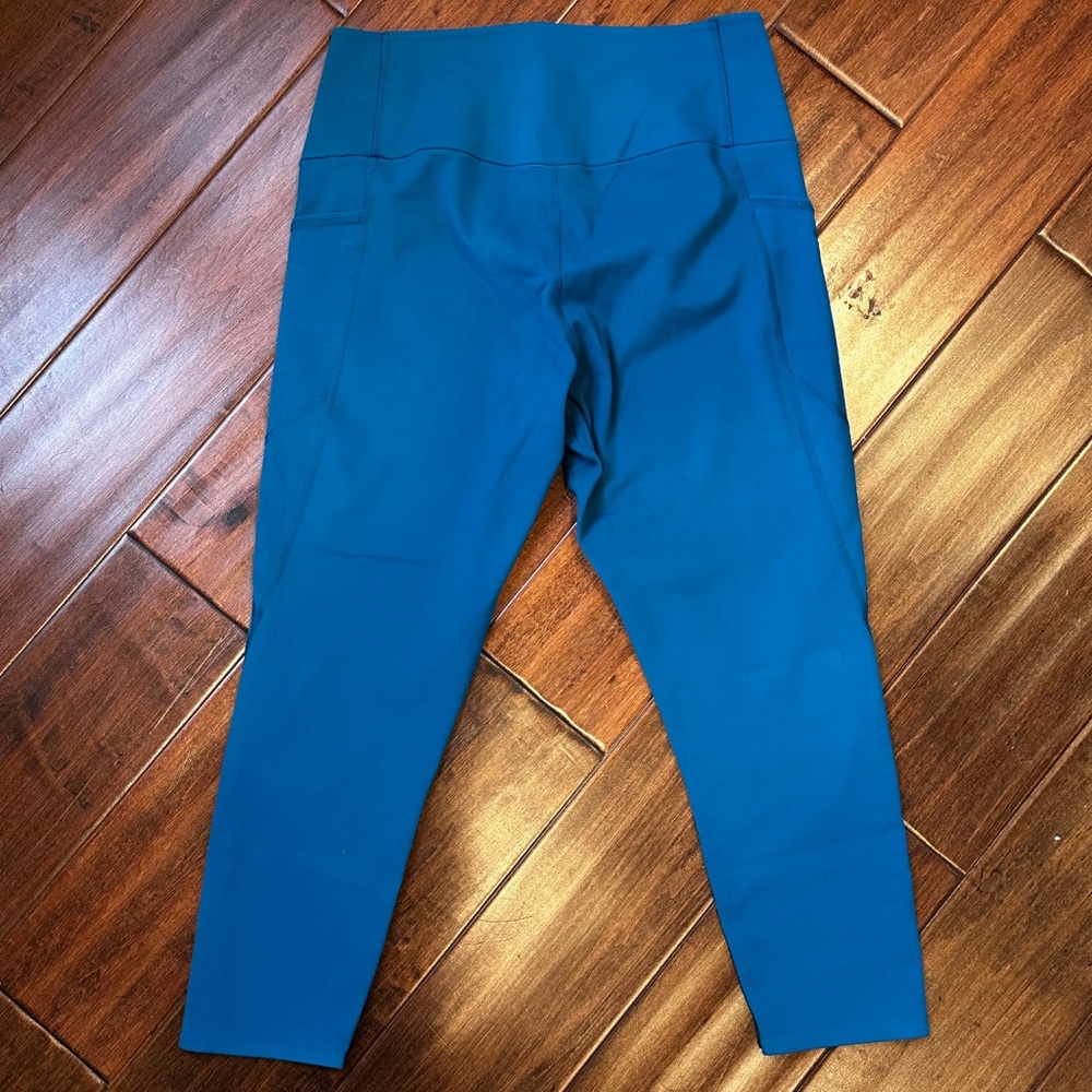 Uniqlo AIRism High Rise Capri Leggings Medium - Blue with pockets - Picture 7 of 11